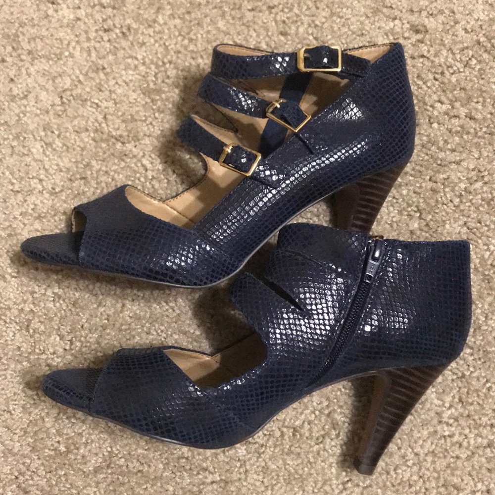 Ladies Isola Snakeskin heel 9.5